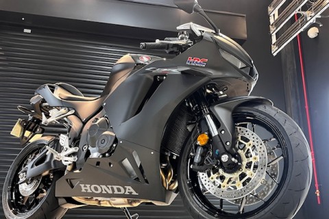 ホンダ　CBR600RR　PROTECS　PRO－７セラミックコーティング　藤沢市のTさま